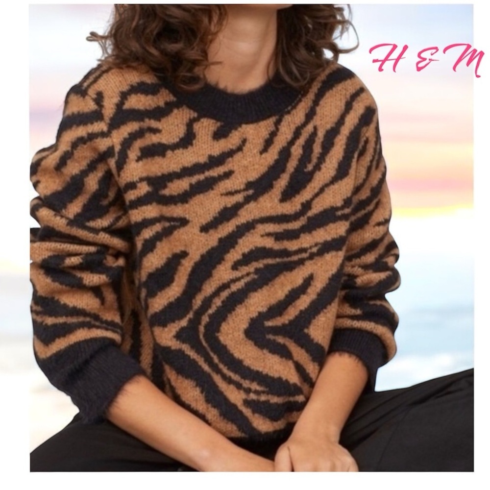 🐯 💖H&M Brown & Black Animal print sweater- small